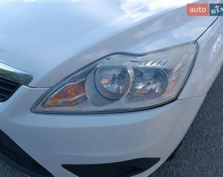 Белый Форд Фокус, объемом двигателя 1.6 л и пробегом 290 тыс. км за 5900 $, фото 3 на Automoto.ua