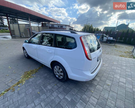 Белый Форд Фокус, объемом двигателя 1.6 л и пробегом 249 тыс. км за 5500 $, фото 2 на Automoto.ua