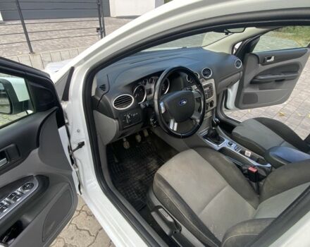 Білий Форд Фокус, об'ємом двигуна 1.6 л та пробігом 249 тис. км за 5500 $, фото 6 на Automoto.ua