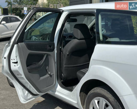 Білий Форд Фокус, об'ємом двигуна 1.56 л та пробігом 311 тис. км за 4700 $, фото 47 на Automoto.ua