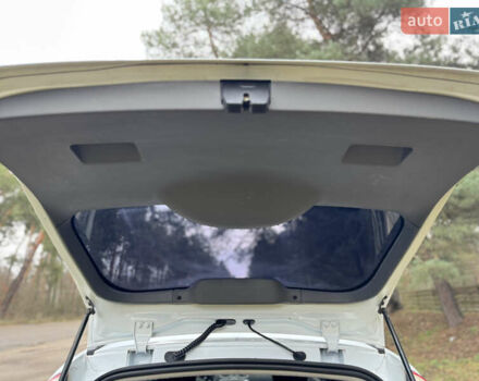 Белый Форд Фокус, объемом двигателя 1.6 л и пробегом 231 тыс. км за 4899 $, фото 10 на Automoto.ua