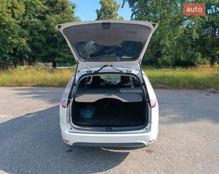 Белый Форд Фокус, объемом двигателя 1.6 л и пробегом 290 тыс. км за 5900 $, фото 9 на Automoto.ua