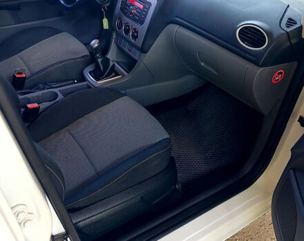 Белый Форд Фокус, объемом двигателя 1.8 л и пробегом 201 тыс. км за 4850 $, фото 4 на Automoto.ua