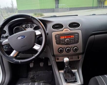 Белый Форд Фокус, объемом двигателя 1.6 л и пробегом 290 тыс. км за 6700 $, фото 16 на Automoto.ua