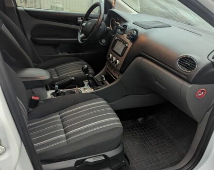 Білий Форд Фокус, об'ємом двигуна 1.6 л та пробігом 210 тис. км за 5200 $, фото 4 на Automoto.ua