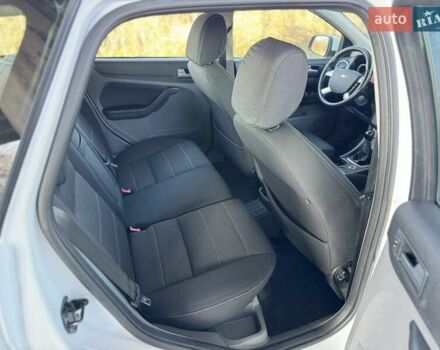 Белый Форд Фокус, объемом двигателя 1.6 л и пробегом 280 тыс. км за 5499 $, фото 4 на Automoto.ua