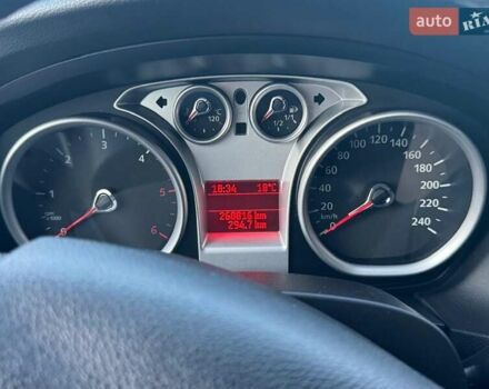 Белый Форд Фокус, объемом двигателя 1.6 л и пробегом 268 тыс. км за 6500 $, фото 19 на Automoto.ua