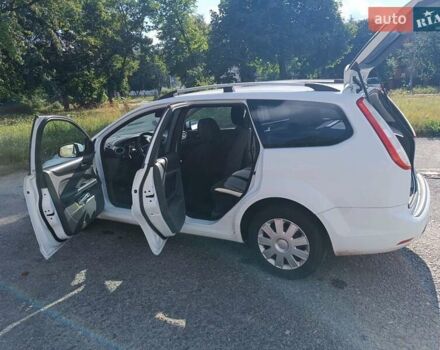 Белый Форд Фокус, объемом двигателя 1.6 л и пробегом 290 тыс. км за 5900 $, фото 7 на Automoto.ua