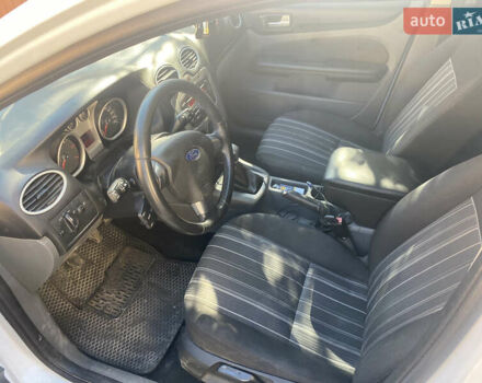 Белый Форд Фокус, объемом двигателя 1.56 л и пробегом 446 тыс. км за 5390 $, фото 4 на Automoto.ua