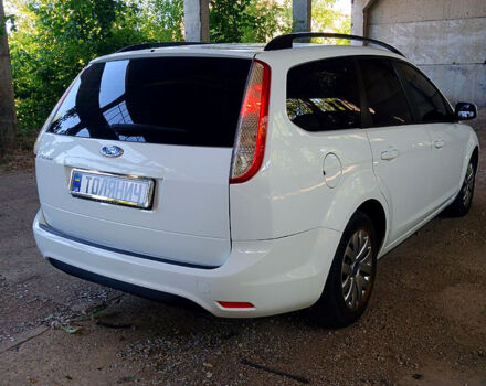 Белый Форд Фокус, объемом двигателя 1.8 л и пробегом 201 тыс. км за 4850 $, фото 1 на Automoto.ua