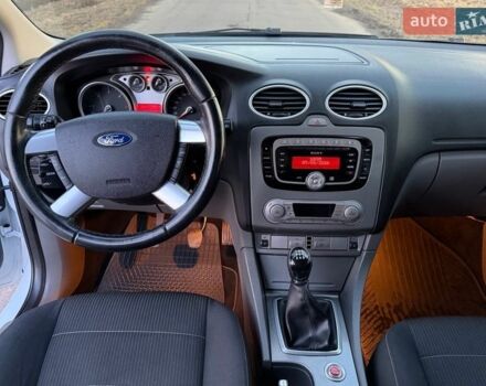 Белый Форд Фокус, объемом двигателя 1.6 л и пробегом 207 тыс. км за 6250 $, фото 5 на Automoto.ua