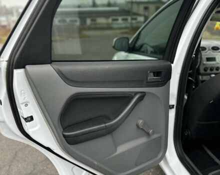 Белый Форд Фокус, объемом двигателя 1.6 л и пробегом 234 тыс. км за 6200 $, фото 12 на Automoto.ua