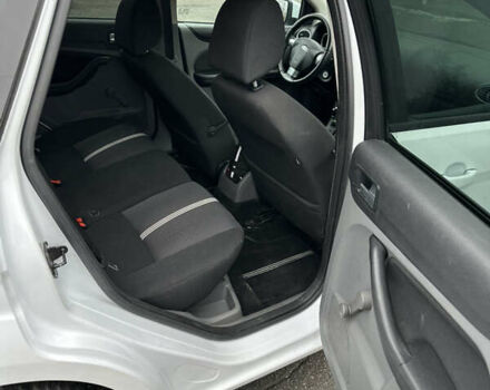 Белый Форд Фокус, объемом двигателя 1.6 л и пробегом 234 тыс. км за 6200 $, фото 13 на Automoto.ua