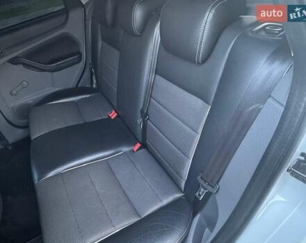 Белый Форд Фокус, объемом двигателя 1.6 л и пробегом 268 тыс. км за 6500 $, фото 14 на Automoto.ua