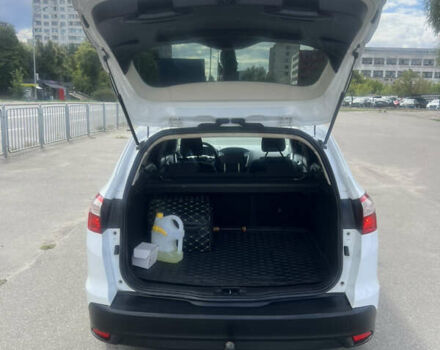 Белый Форд Фокус, объемом двигателя 1.6 л и пробегом 271 тыс. км за 7100 $, фото 7 на Automoto.ua