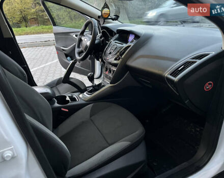 Белый Форд Фокус, объемом двигателя 1.56 л и пробегом 257 тыс. км за 5100 $, фото 43 на Automoto.ua