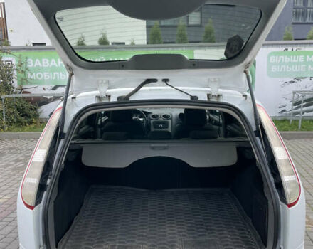 Белый Форд Фокус, объемом двигателя 1.56 л и пробегом 409 тыс. км за 5100 $, фото 8 на Automoto.ua