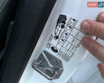 Белый Форд Фокус, объемом двигателя 1.56 л и пробегом 257 тыс. км за 5100 $, фото 39 на Automoto.ua