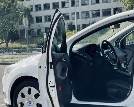 Белый Форд Фокус, объемом двигателя 1.6 л и пробегом 230 тыс. км за 5900 $, фото 7 на Automoto.ua