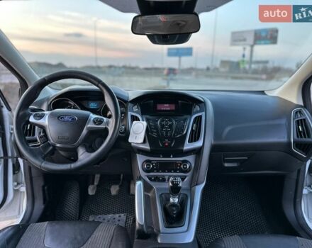 Белый Форд Фокус, объемом двигателя 1.56 л и пробегом 240 тыс. км за 7200 $, фото 9 на Automoto.ua