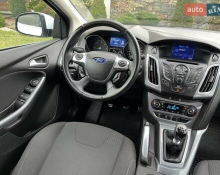 Білий Форд Фокус, об'ємом двигуна 1.6 л та пробігом 211 тис. км за 8750 $, фото 100 на Automoto.ua