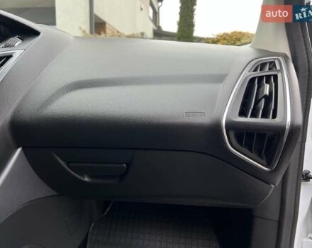 Білий Форд Фокус, об'ємом двигуна 1.6 л та пробігом 211 тис. км за 8750 $, фото 124 на Automoto.ua