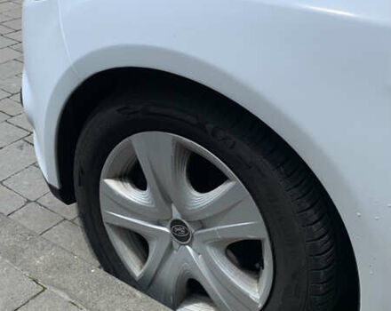 Белый Форд Фокус, объемом двигателя 2 л и пробегом 227 тыс. км за 7500 $, фото 12 на Automoto.ua