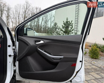 Белый Форд Фокус, объемом двигателя 1.6 л и пробегом 192 тыс. км за 7300 $, фото 22 на Automoto.ua