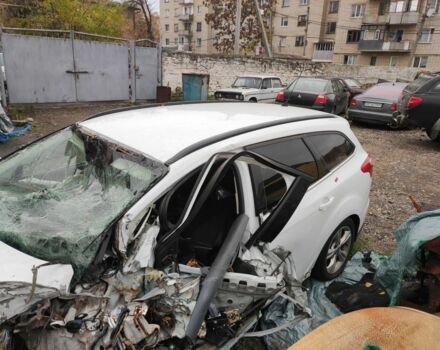 Белый Форд Фокус, объемом двигателя 1.6 л и пробегом 240 тыс. км за 2100 $, фото 3 на Automoto.ua