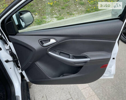 Білий Форд Фокус, об'ємом двигуна 2 л та пробігом 182 тис. км за 9800 $, фото 29 на Automoto.ua