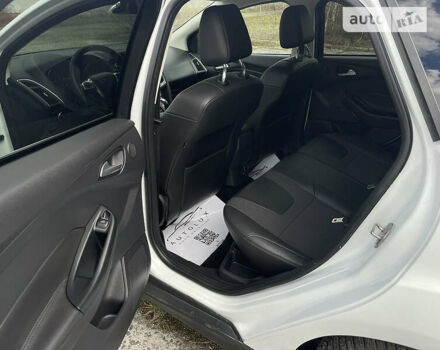 Білий Форд Фокус, об'ємом двигуна 2 л та пробігом 182 тис. км за 9800 $, фото 5 на Automoto.ua