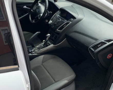 Белый Форд Фокус, объемом двигателя 2 л и пробегом 227 тыс. км за 7500 $, фото 3 на Automoto.ua