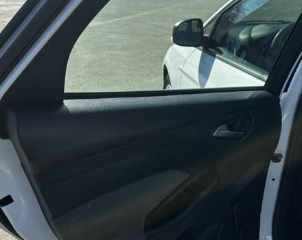 Белый Форд Фокус, объемом двигателя 1.6 л и пробегом 230 тыс. км за 6900 $, фото 19 на Automoto.ua