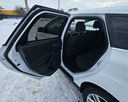 Белый Форд Фокус, объемом двигателя 1.6 л и пробегом 261 тыс. км за 7250 $, фото 11 на Automoto.ua