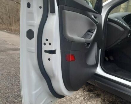 Белый Форд Фокус, объемом двигателя 1.6 л и пробегом 293 тыс. км за 8100 $, фото 9 на Automoto.ua