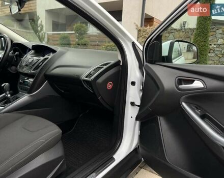 Білий Форд Фокус, об'ємом двигуна 1.6 л та пробігом 211 тис. км за 8750 $, фото 2 на Automoto.ua