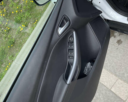 Білий Форд Фокус, об'ємом двигуна 2 л та пробігом 182 тис. км за 9800 $, фото 28 на Automoto.ua