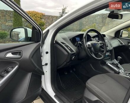 Білий Форд Фокус, об'ємом двигуна 1.6 л та пробігом 211 тис. км за 8750 $, фото 1 на Automoto.ua