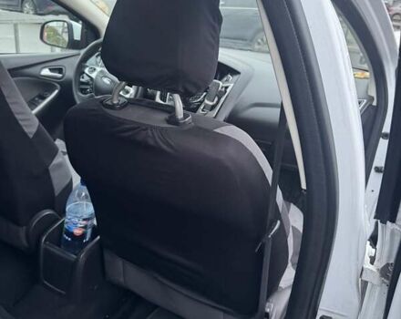 Белый Форд Фокус, объемом двигателя 1.56 л и пробегом 310 тыс. км за 7000 $, фото 7 на Automoto.ua