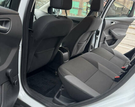 Белый Форд Фокус, объемом двигателя 1.6 л и пробегом 201 тыс. км за 8000 $, фото 6 на Automoto.ua