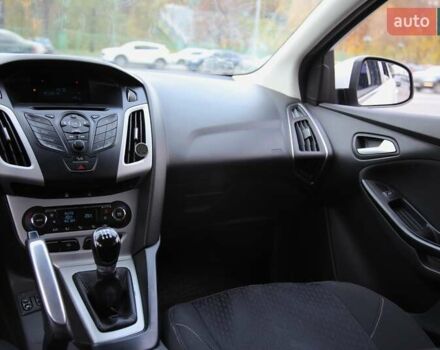 Форд Фокус 2013 в Харькове на Automoto.ua Белый Форд Фокус, объемом двигателя 1 л и пробегом 171 тыс. км за 7200 $, фото 12 на Automoto.ua