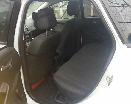 Белый Форд Фокус, объемом двигателя 1.56 л и пробегом 395 тыс. км за 7500 $, фото 14 на Automoto.ua