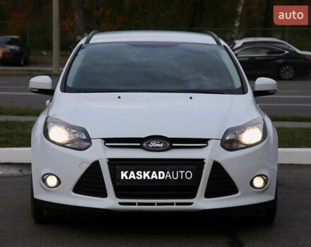 Форд Фокус 2013 в Харькове на Automoto.ua Белый Форд Фокус, объемом двигателя 1 л и пробегом 171 тыс. км за 7200 $, фото 1 на Automoto.ua