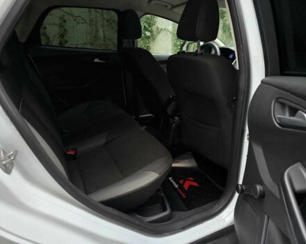 Белый Форд Фокус, объемом двигателя 1 л и пробегом 274 тыс. км за 6199 $, фото 16 на Automoto.ua