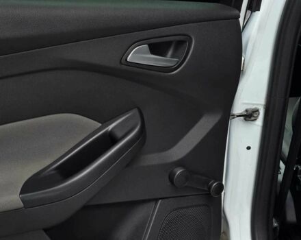 Белый Форд Фокус, объемом двигателя 1 л и пробегом 274 тыс. км за 6199 $, фото 14 на Automoto.ua