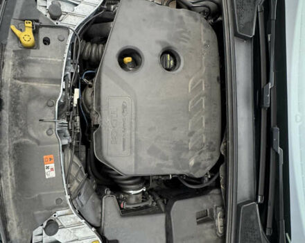 Белый Форд Фокус, объемом двигателя 1.6 л и пробегом 201 тыс. км за 8000 $, фото 12 на Automoto.ua