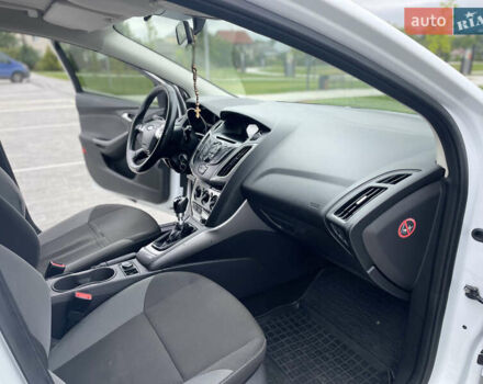 Белый Форд Фокус, объемом двигателя 1.6 л и пробегом 257 тыс. км за 7300 $, фото 11 на Automoto.ua