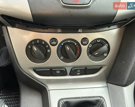 Белый Форд Фокус, объемом двигателя 1.6 л и пробегом 246 тыс. км за 7100 $, фото 25 на Automoto.ua