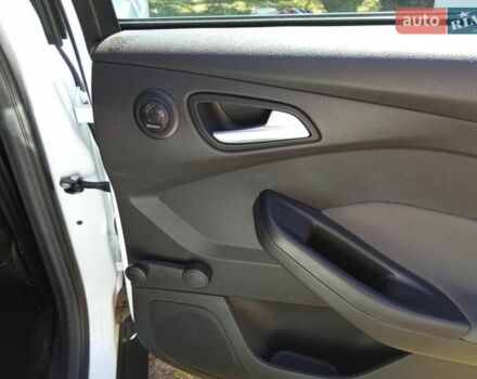 Белый Форд Фокус, объемом двигателя 1 л и пробегом 28 тыс. км за 10000 $, фото 12 на Automoto.ua