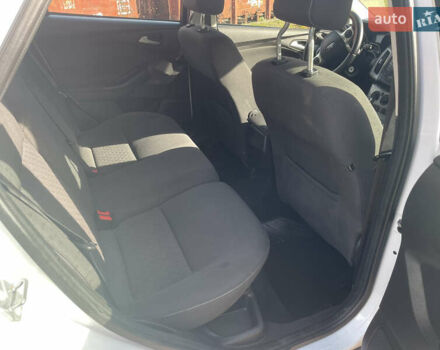 Белый Форд Фокус, объемом двигателя 1.6 л и пробегом 173 тыс. км за 9600 $, фото 9 на Automoto.ua